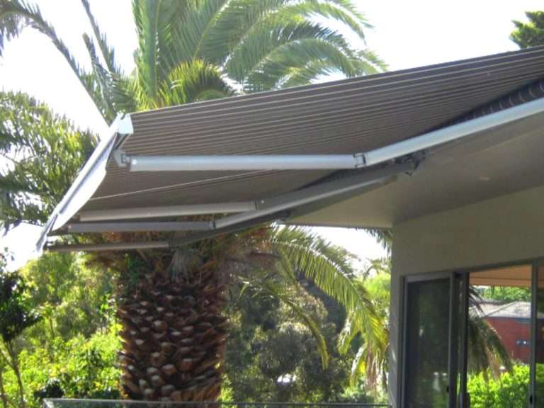 Enhance your business with outdoor blinds from Peter Jackson Blinds and Awnings. Our durable and stylish outdoor blinds provide excellent weather protection and create a comfortable environment for your customers and employees.