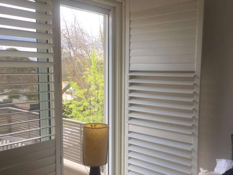 Transform your space with premium indoor blinds from Peter Jackson Blinds and Awnings! Our high-quality blinds are designed to enhance both the aesthetics and functionality of your home, providing the perfect finishing touch to any room.